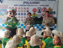 Belajar Sambil Bermain, Puluhan Siswa TK Ikuti Program Polisi Sahabat Anak ( Polsanak ) di Polres Tasikmalaya