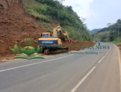 Kendala Hidrolik Sempat Hambat Evakuasi, UPTD Alkal Kebut Material Longsor Kudadepa, Jalur Cisinga Berangsur Normal