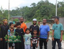 Anggota DPRD Sorong Selatan Agustinus Kaliele Berbagi Takjil di Kampung Maklit dan Tofot, Perkuat Kebersamaan di Bulan Ramadan