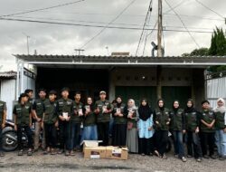 Semangat Berbagi di Bulan Ramadan, KISMIEDU Legok Denok Sukasukur Bagikan Takjil Kepada Pengguna Jalan