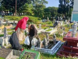 Tradisi Ziarah Kubur, Area Pemakaman Masjid Raya Medan Dipadati Peziarah Jelang Idulfitri