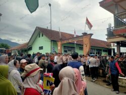 Diterpa Dugaan Penyelewengan , Kepala Desa Linggawangi Didemo, Warga Desak Pengunduran Diri